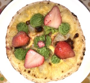 イチゴのピザ