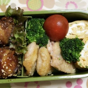 肉巻きおにぎりと鳥のパリパリ焼