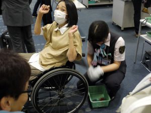 出国ゲートで捕まる(笑)