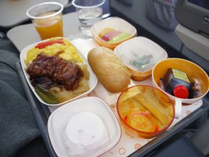 機内食がきました