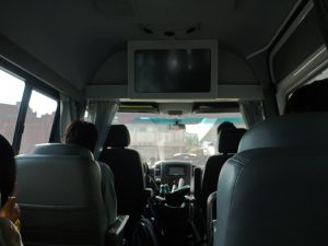 現地ガイドさんの車内から