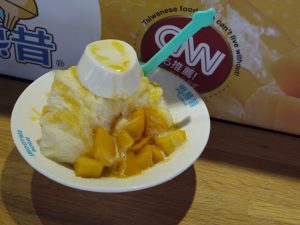 定番のマンゴーアイス