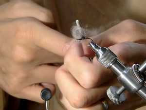 ダビング材を絡ませる