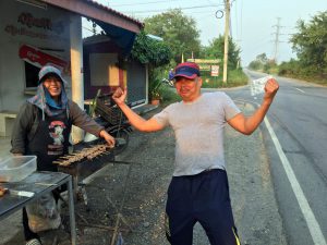 屋台のおばちゃんとガイド