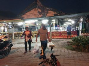 朝食のムーピンの買い出し