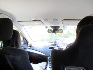 釣り場へ移動中の車内