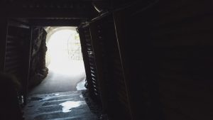 坑道出口もバリアなし