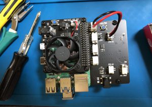 電源ユニットとSSDを組み込んだ状態