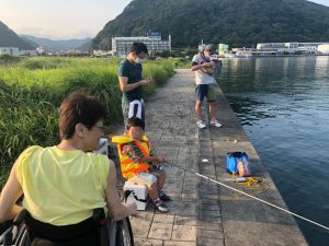 同僚の子供も参加した 釣りキャンプ