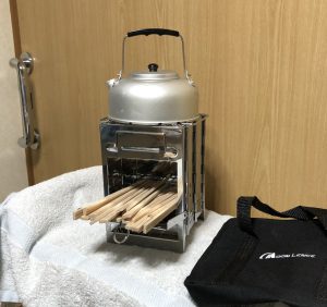 ミニ バーベキューコンロ とケトル