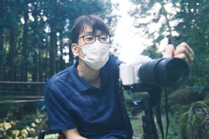 それっぽくカメラを構える