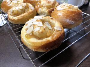 リンゴロールパン