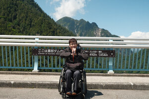 ダムの真ん中で記念撮影