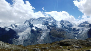 本場アルプスの山岳氷河