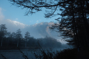上高地 から一瞬だけ見えた奥穂高岳