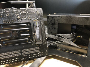 SSDは背面にある