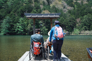 絶景の北アルプスでも神妙な雰囲気の明神池