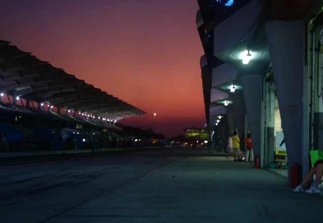 朝焼けのセパンサーキット