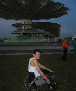 セパンサーキットの名物のハイビスカスの屋根と