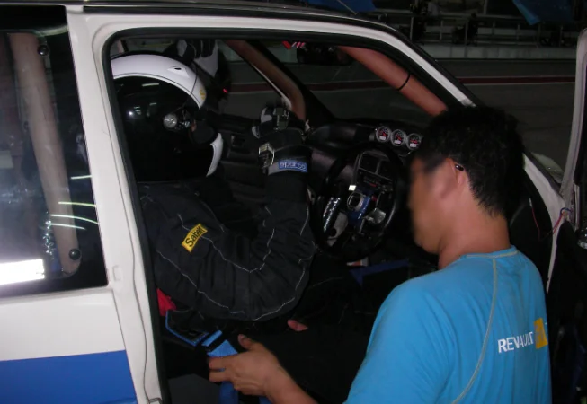 24時間レースの夜のパートK4-GP